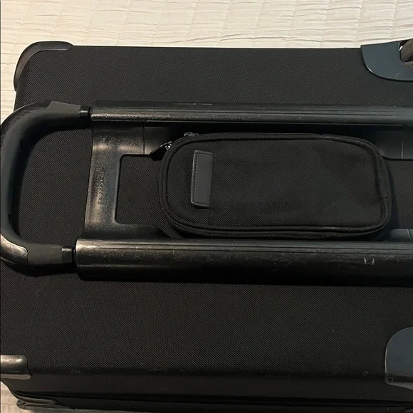 Briggs & Riley Black Carryon Suitcase - Picture 8 of 16